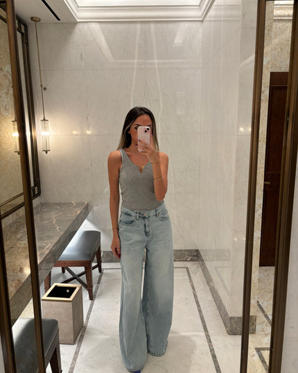 Wide legged baggy light blue jeans 3098