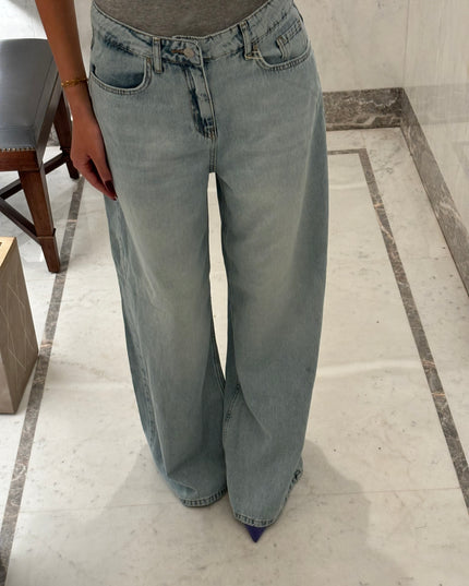 Wide legged baggy light blue jeans 3098