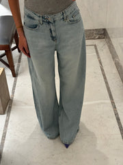 Wide legged baggy light blue jeans 3098