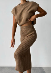 Maxi skirt with full neck sleeveless sweater 3055