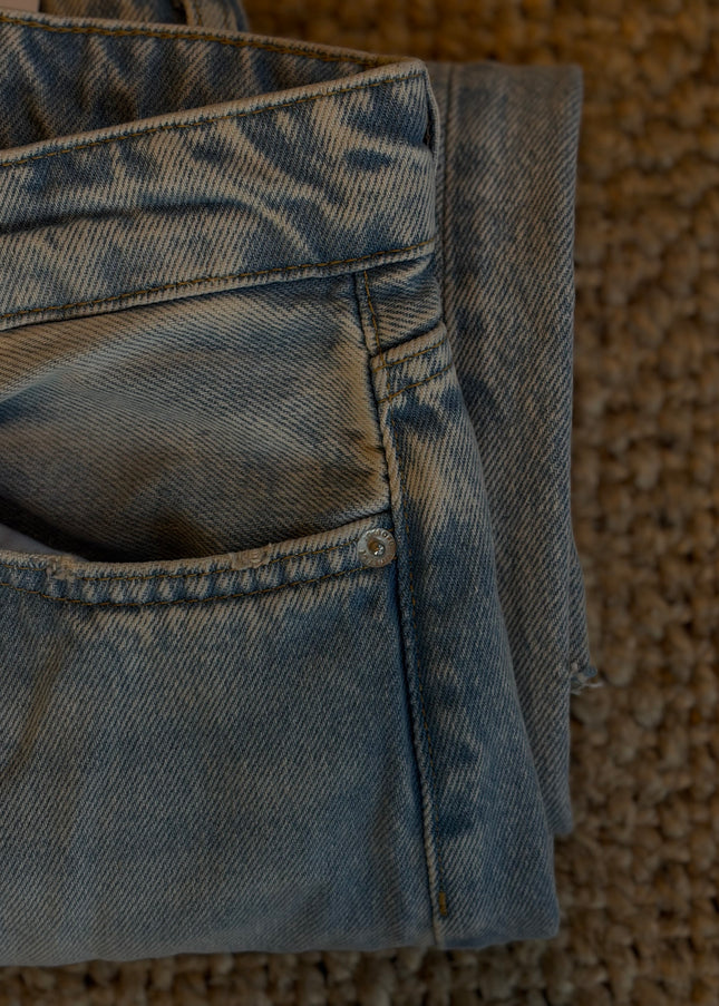 Mid-rise wide leg light blue jeans 4084