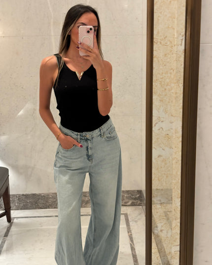 Wide legged baggy light blue jeans 3098