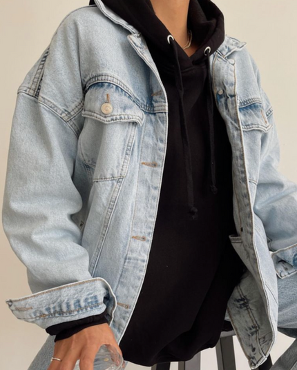 Heart-shaped back detailed denim jacket
